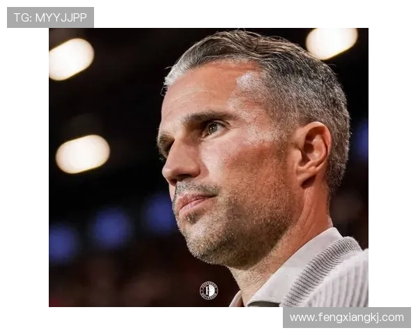 范佩西被评为英超最佳球员的经典赛季回顾